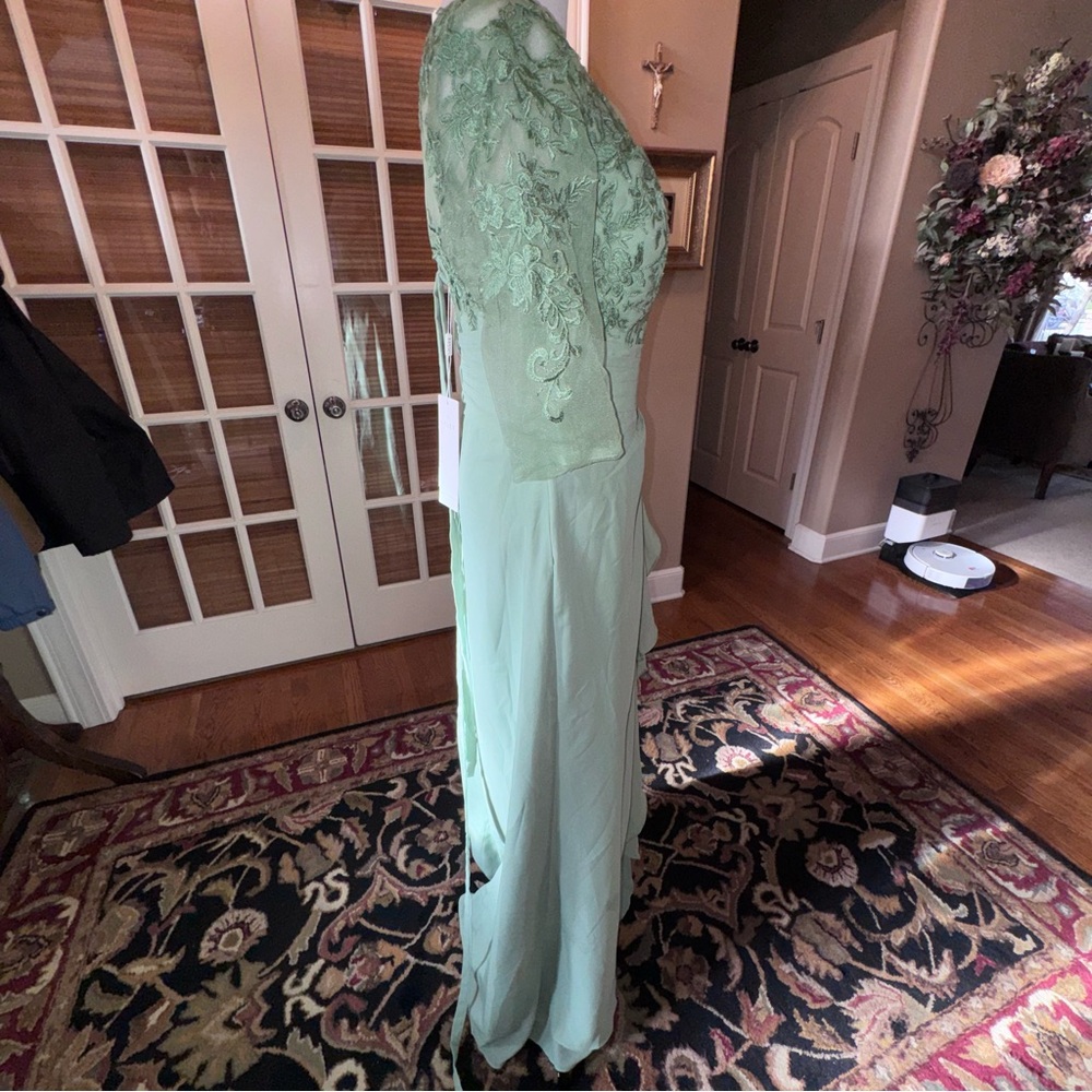 Miss Veil mint green lace and chiffon floor-length formal gown size 12 - Picture 10 of 16